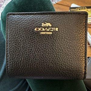 Coach Snap Wallet in Gold/Black